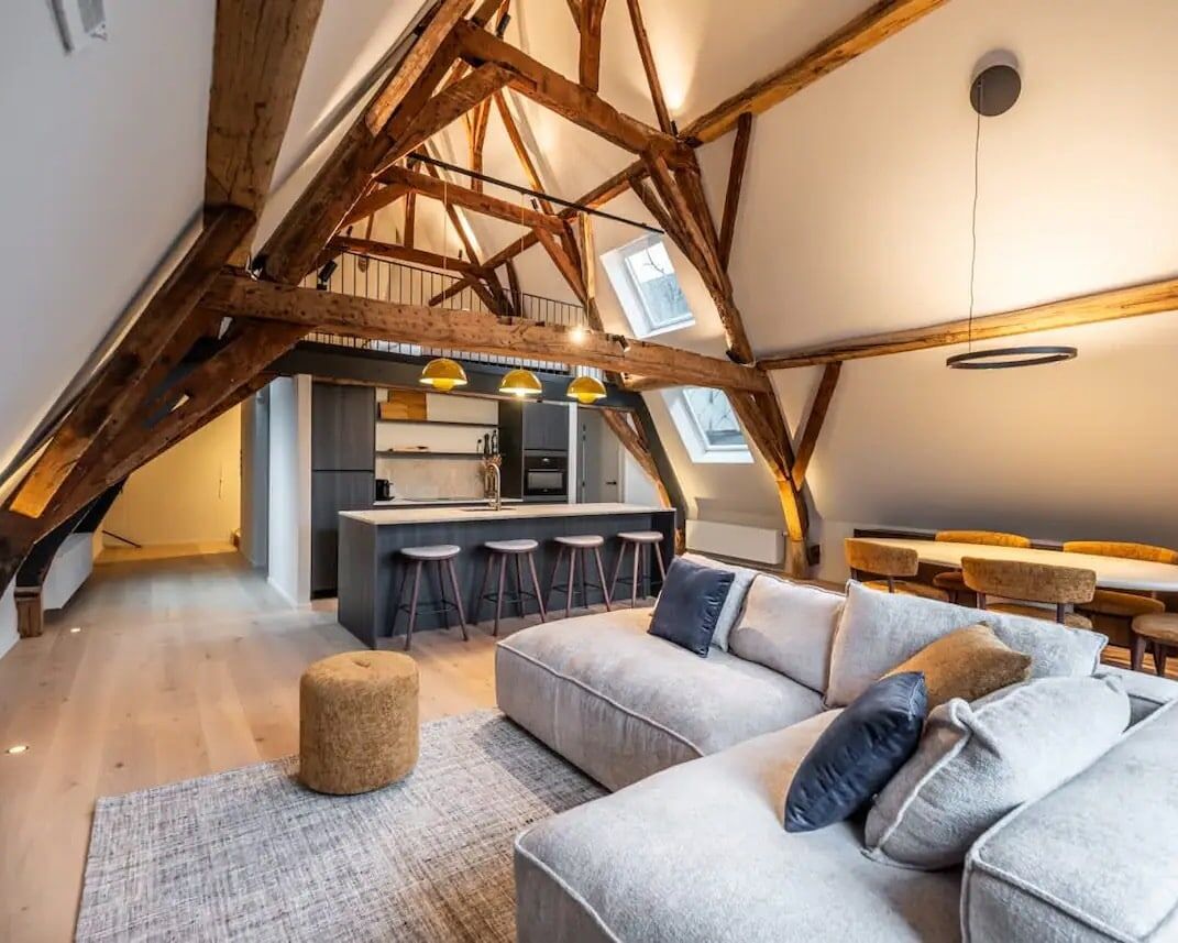 Totaalrenovatie historisch pand tot appartementen met lunchplek | Baeyens & Beck architecten Gent pain 10 uai | Baeyens & Beck architecten Gent | architect nieuwbouw renovatie interieur | high end | architectenbureau